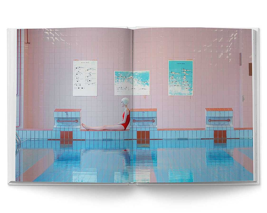 Книга Maria Svarbova. Swimming Pools