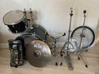Барабани Yamaha, Paiste Rude, різні пластики та стійки під тарілки