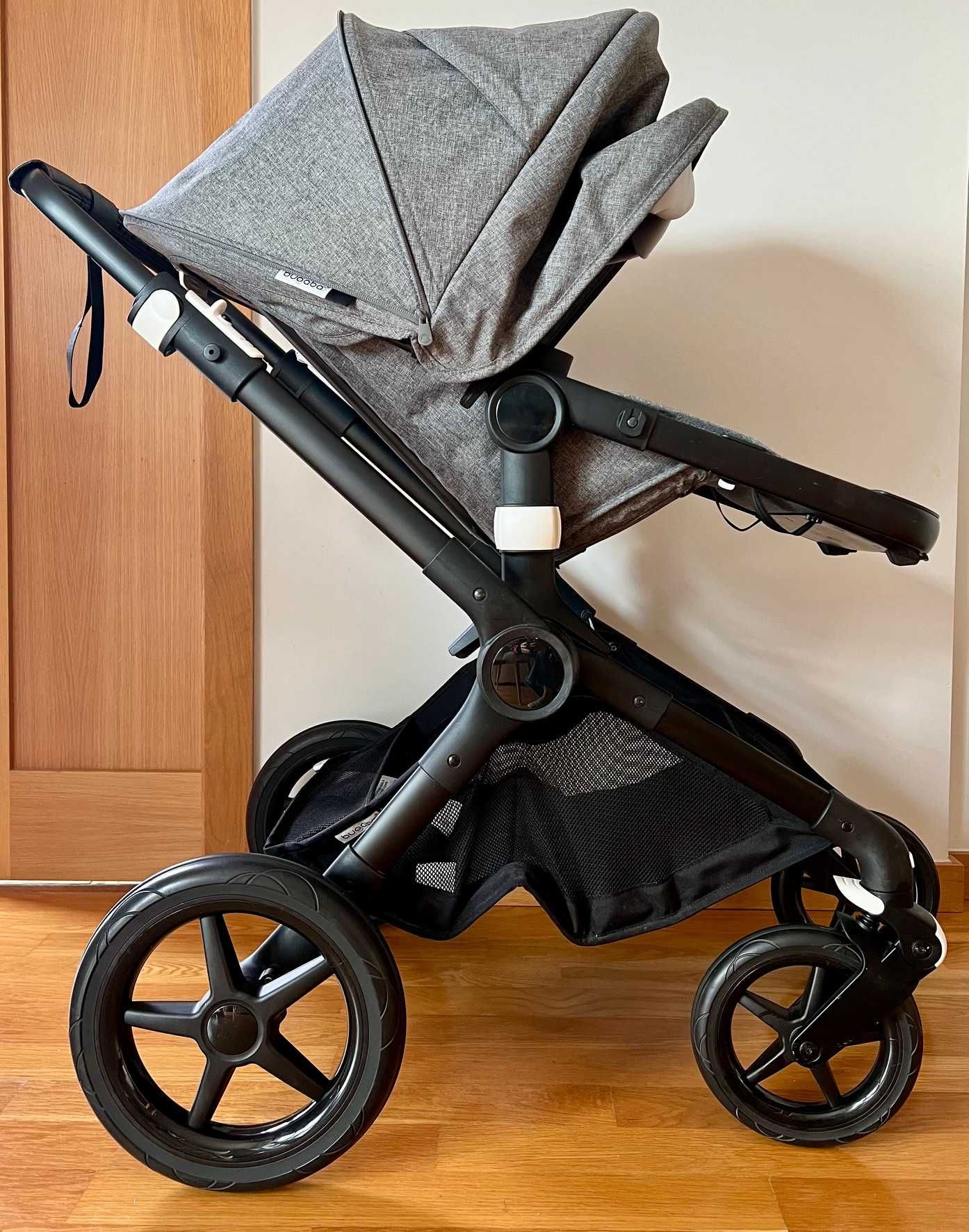 Carrinho de bebé e alcofa Bugaboo Fox 2 quase novo
