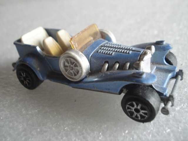 2  antigos carros miniatura Guisval e Majorette