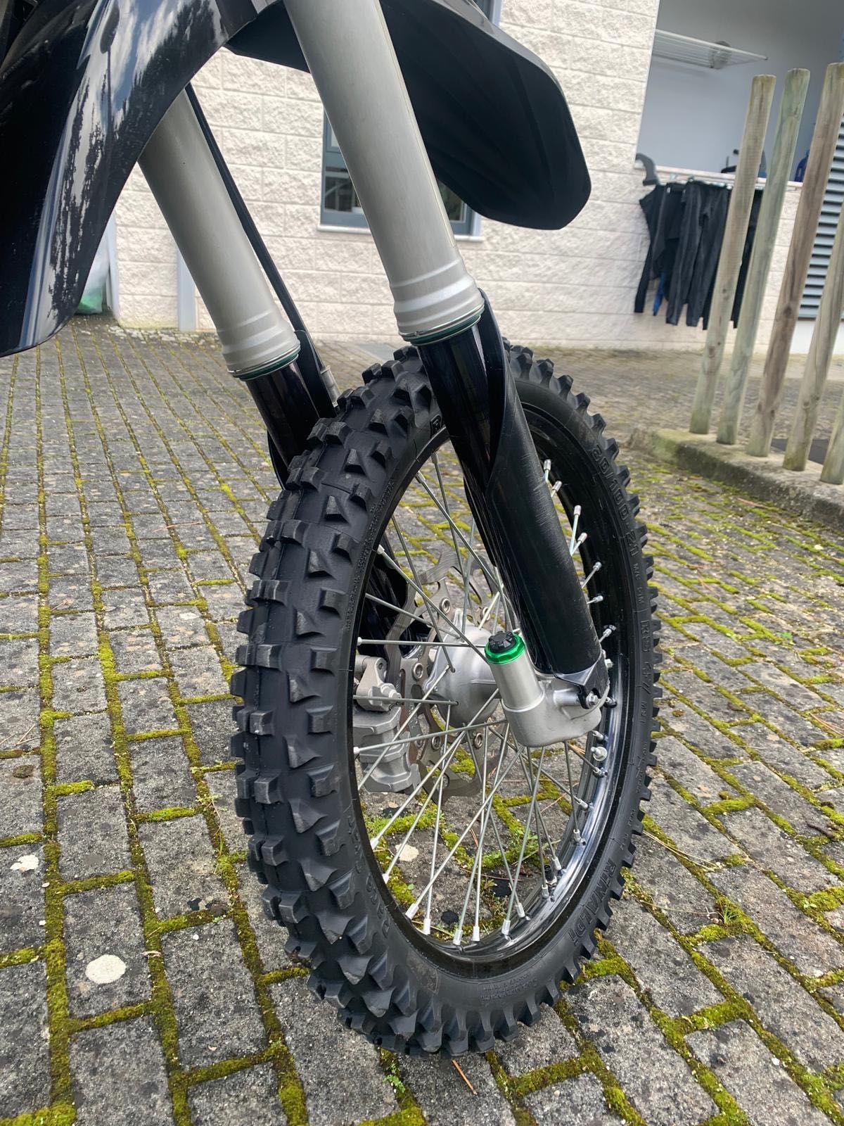 Kawasaki KXF 450 em muito bom estado