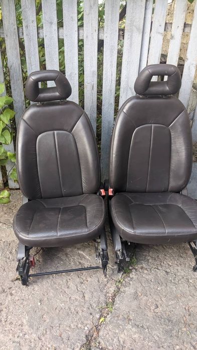 Сидіння кожані пара в доброму стані