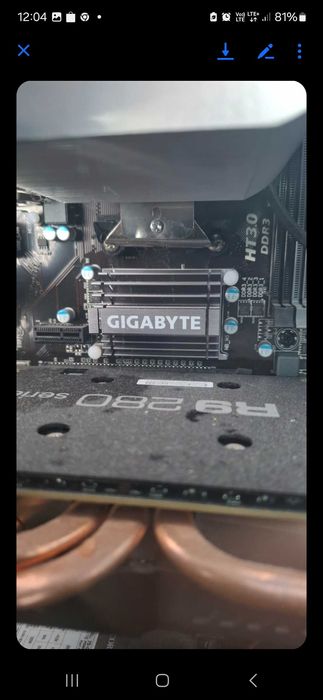 Komputer gamingowy przystosowany do gier bądź biura