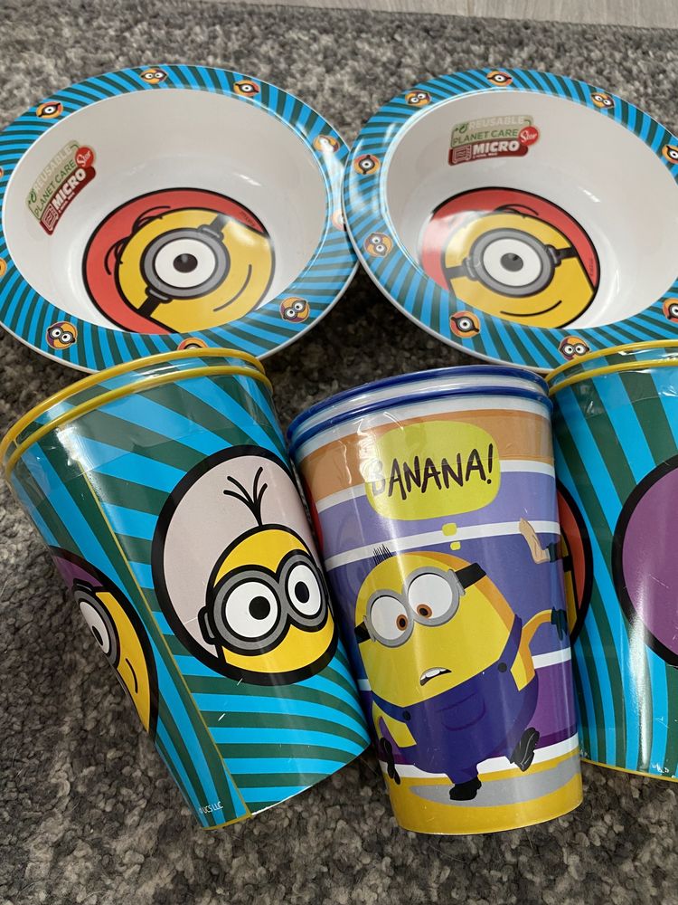 Zestaw plastikowych naczyń Minionki kubki miseczki nowe