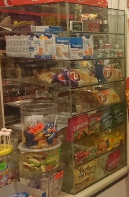 Witryna, półka szklana sklepowa do prezentacji towarów