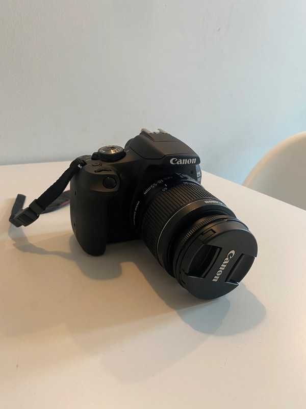 Canons EOS 2000D for sale