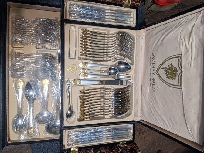 Продам набір столових приборів