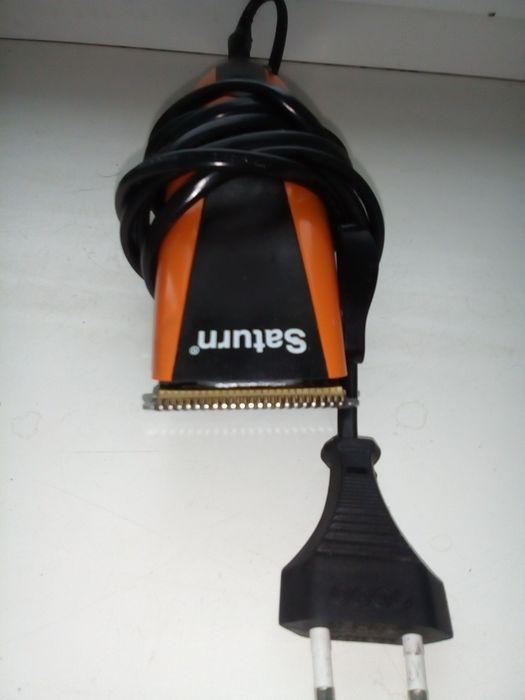 Машинка для стрижки Saturn.