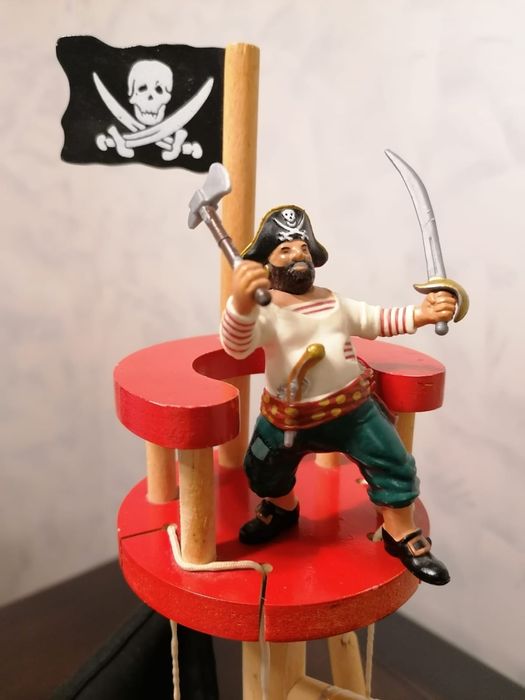 Statek piracki drewniany