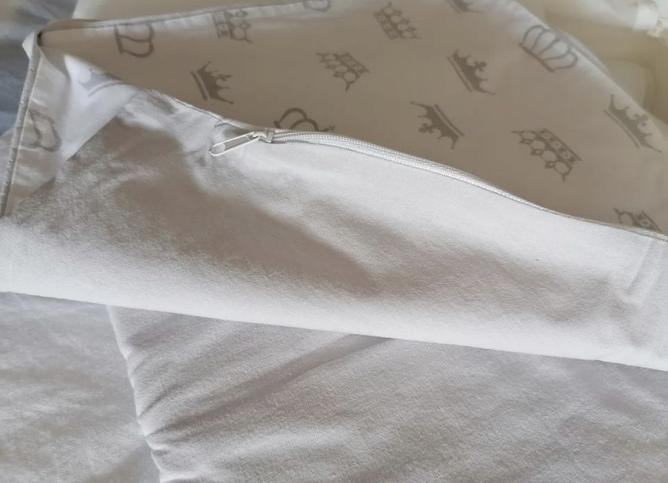 Zestaw pościeli w korony i kołderka poduszka prześcieradła do łóżeczka