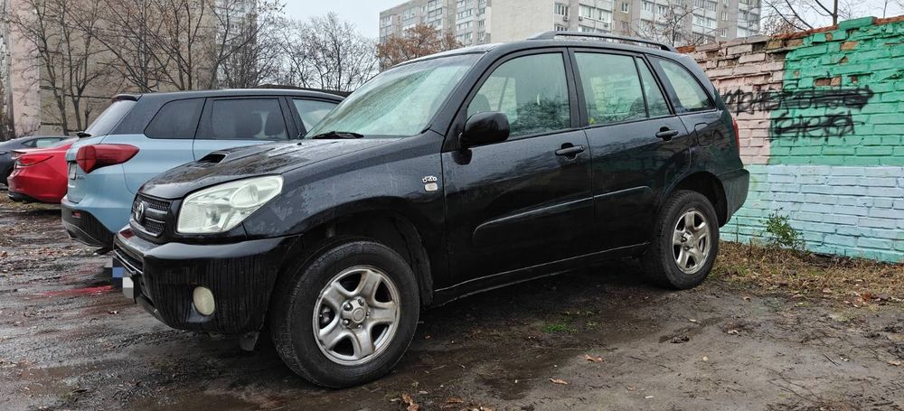 Тойота Рав4 2005 рік 2 літра дизель механіка повний привід