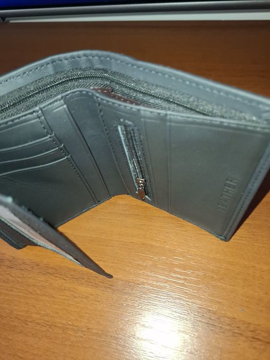 Witam Sprzedam nowiutki męski skórzany portfel wykonany jest bardzo so