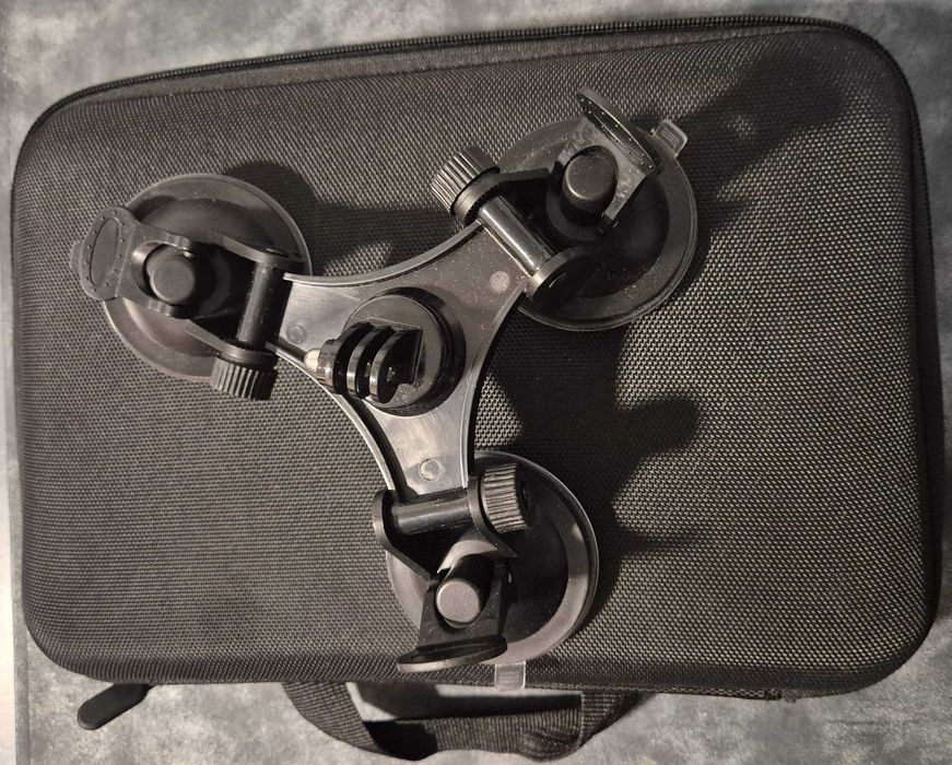 GoPro Hero7 Black + zestaw mocowań i uchwytów, karty SD, akumulatory