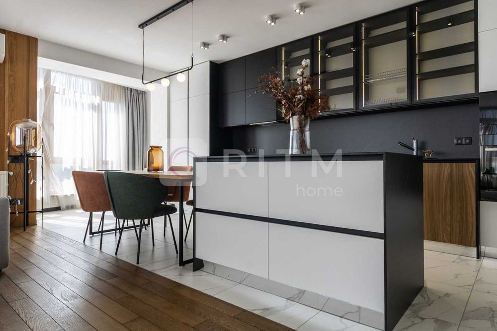 Пропонується простора, 2к +кухня студія з сучасним ремонтом