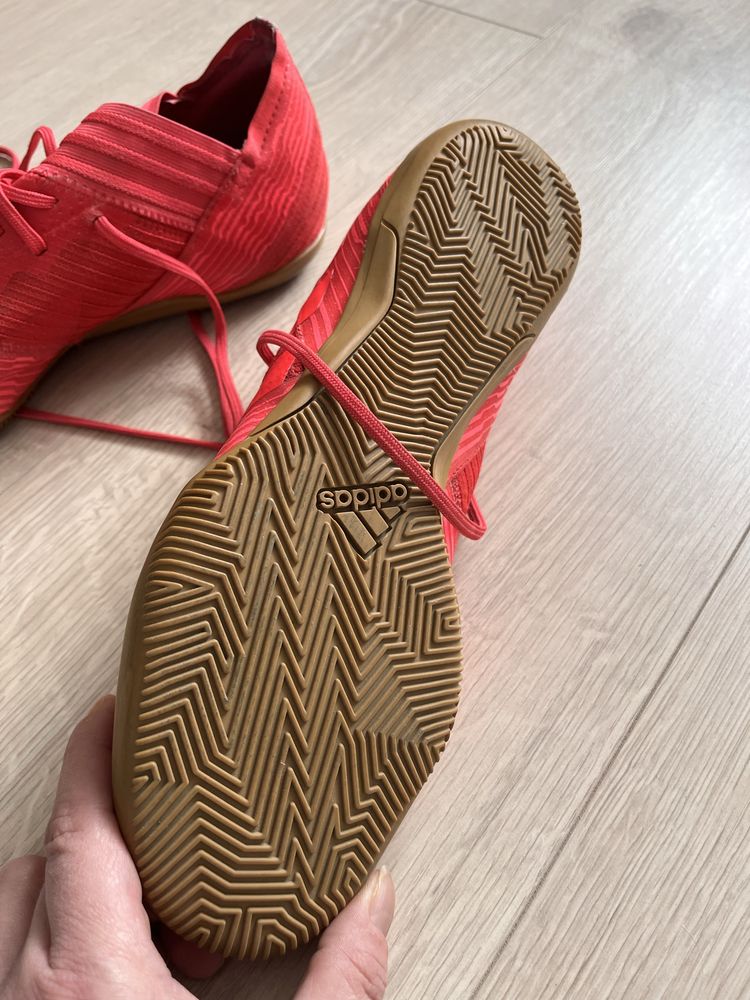 Halówki Adidas Nemeziz rozm 42 2/3