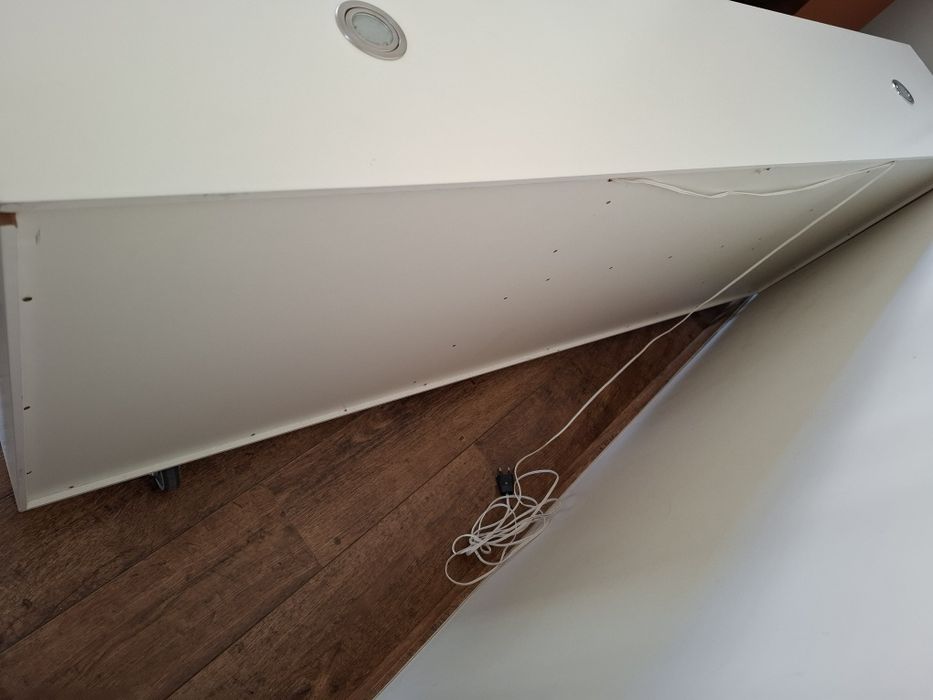 Movel com rodas e luz