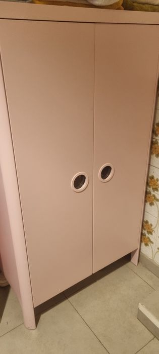 Roueiro e cómoda de crianças.  Juntos ou separados