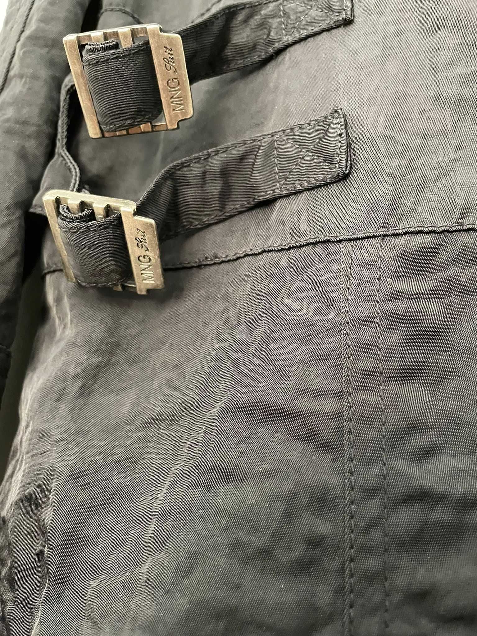 Gabardine preta da Mango com bolsos