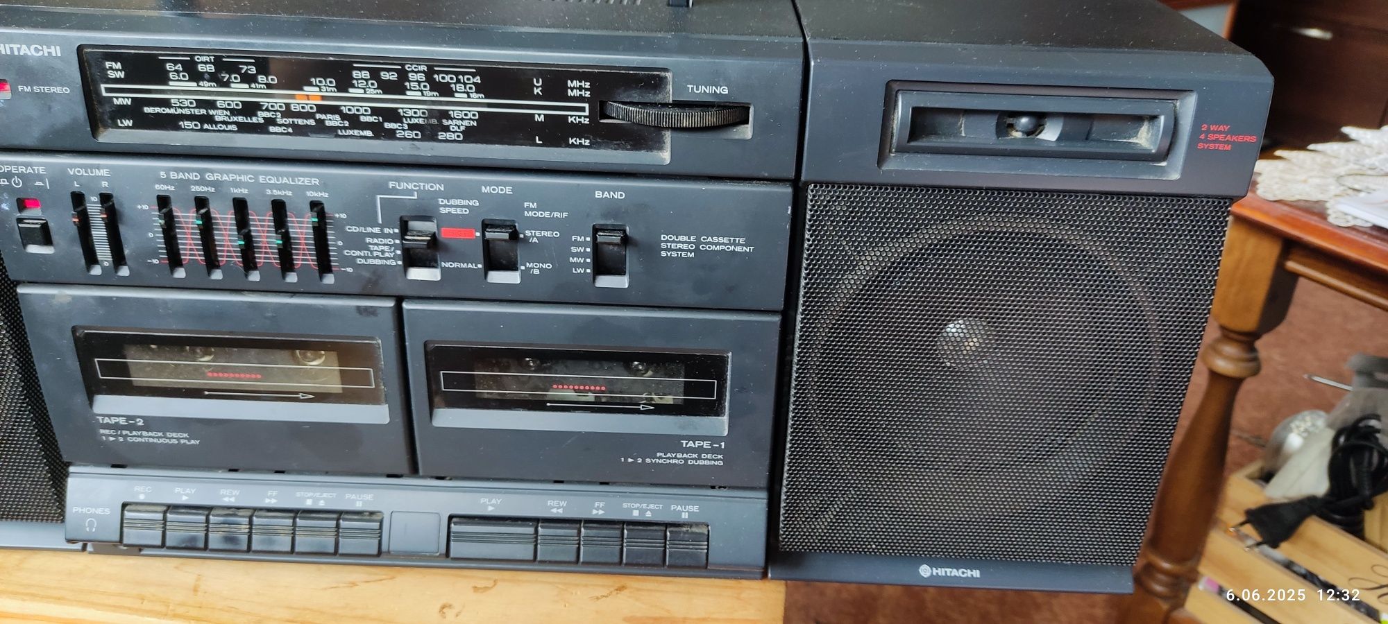 Radiomagnetofon HITACHI