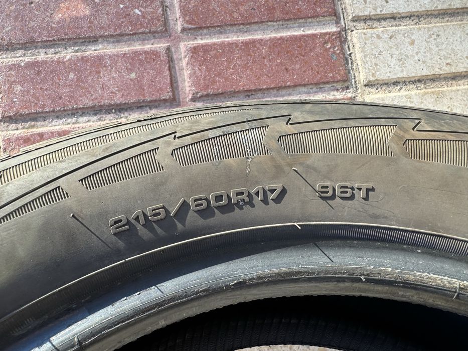 GoodYear Ultragrip ICE 215/60 R17 96T