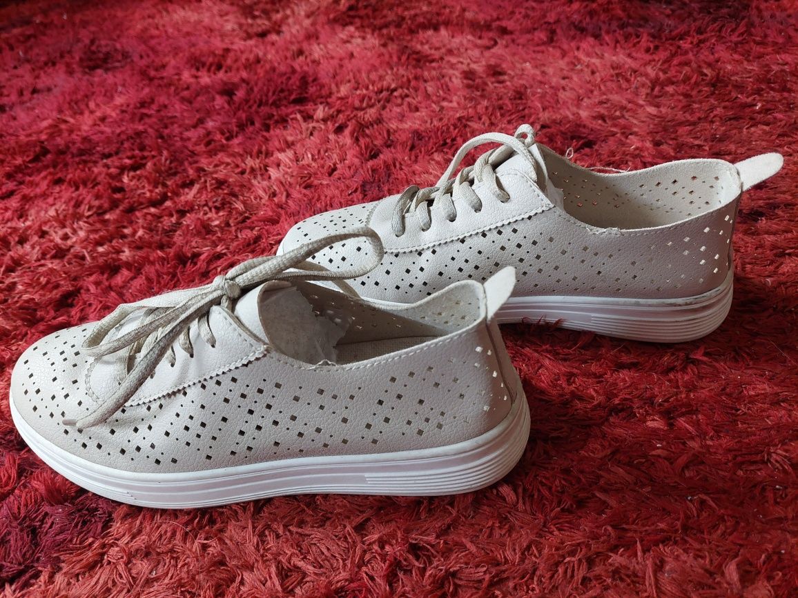 Buty sznurowane / dziurkowane / tenisówki / rozm. 36