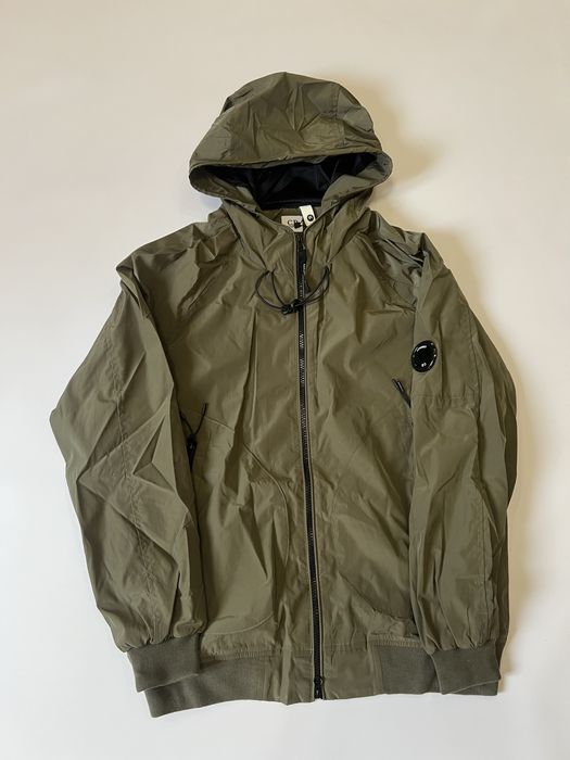 Вітровка C.P company у кольорі хакі,нова,розміри:S,M