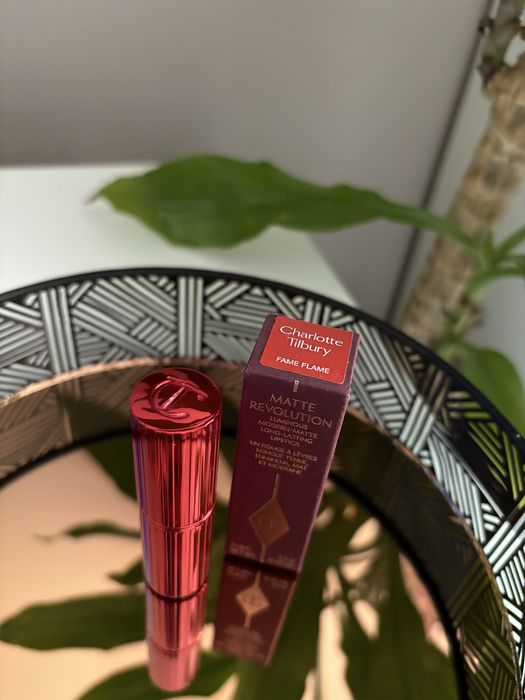 Charlotte Tilbury Hollywood Beauty Icon Matte Revolution Fame Flame