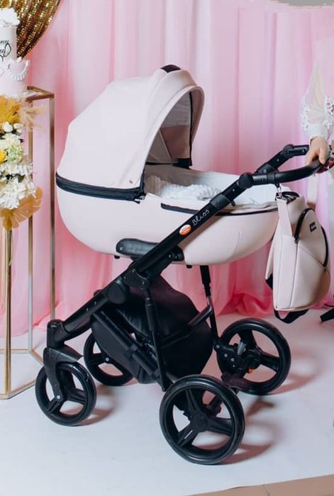 Дитяча коляска в гарному стані