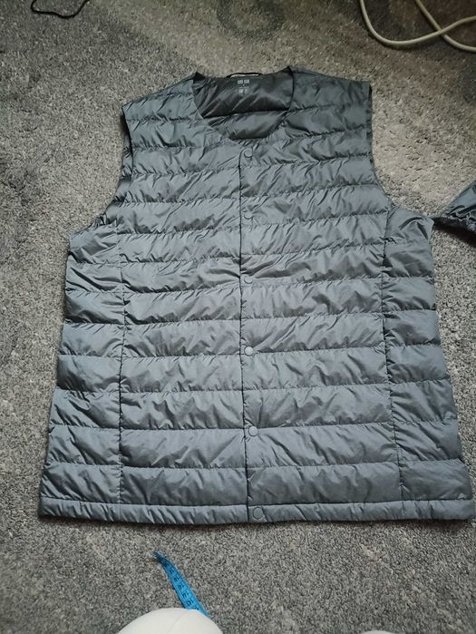 Жилетка Uniqlo, пухова, ультралегка.
