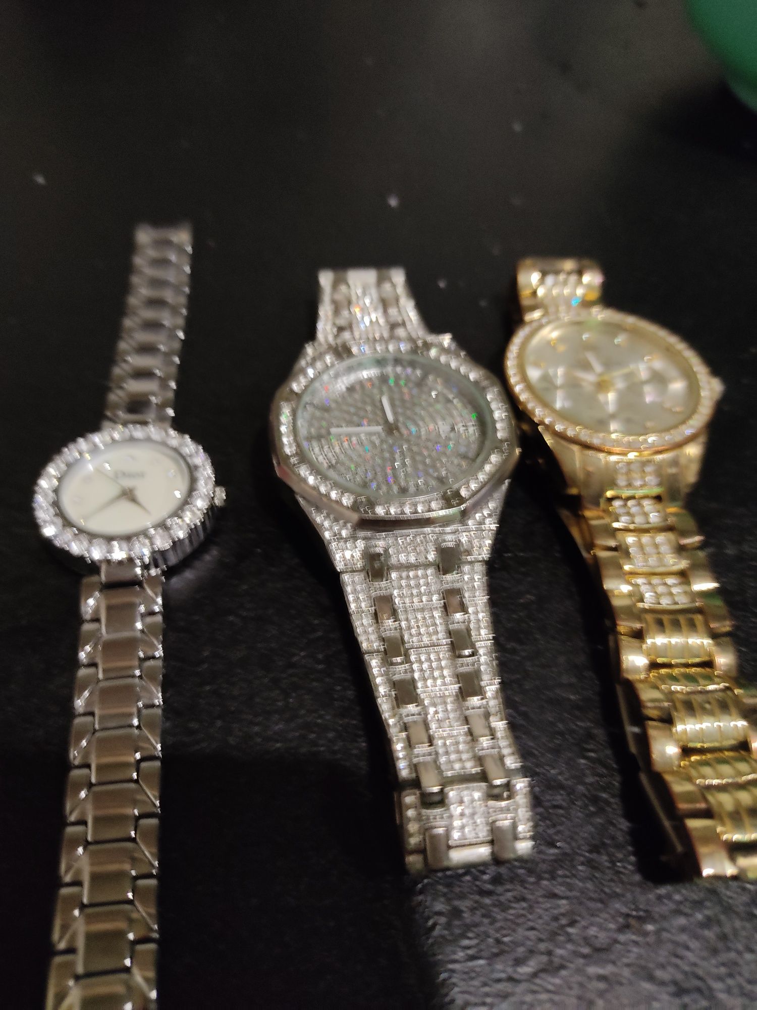 Продам наручные женские часы