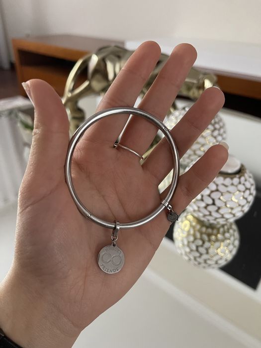 Pulseira com pendente ONE