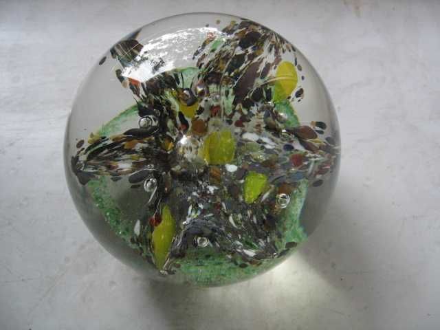 Szklana kula-przycisk do dokumentów na biurko-stara oryginalna