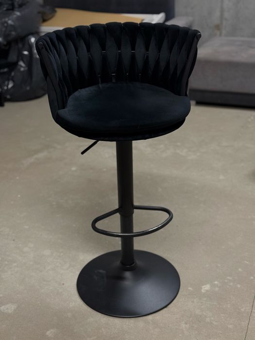 Hoker welurowy czarny