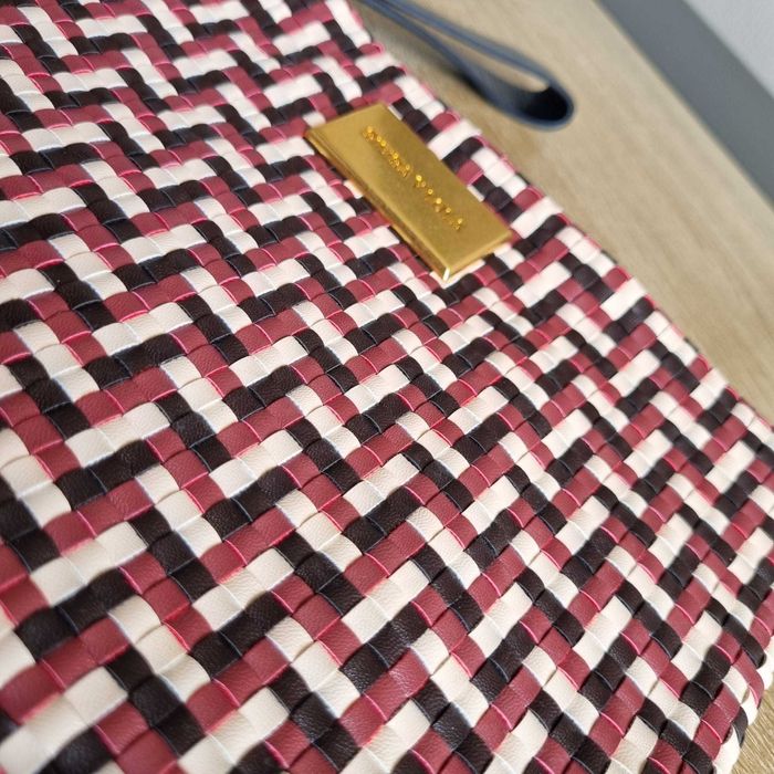 Clutch Bimba y Lola - Entrelaçado Multicolor com Alça de Pulso
