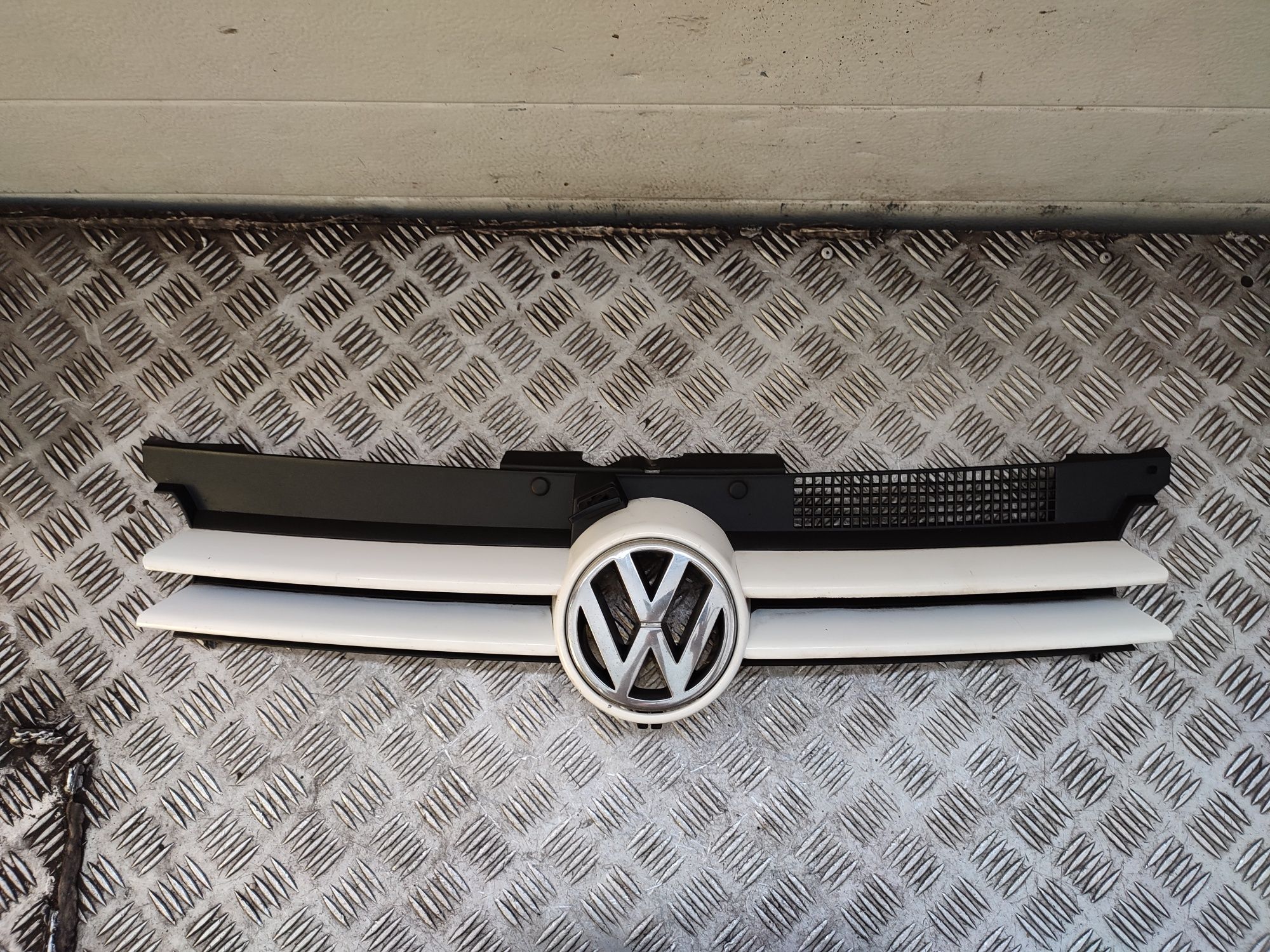 VW Golf IV grill atrapa zderzaka