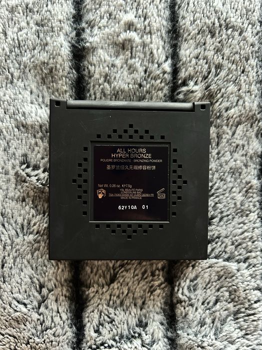 YSL All Hours Hyper Bronze – wielofunkcyjny puder brązujący bronzer