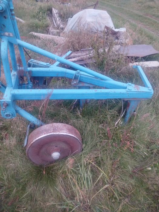 Продам плуг 3 по 25