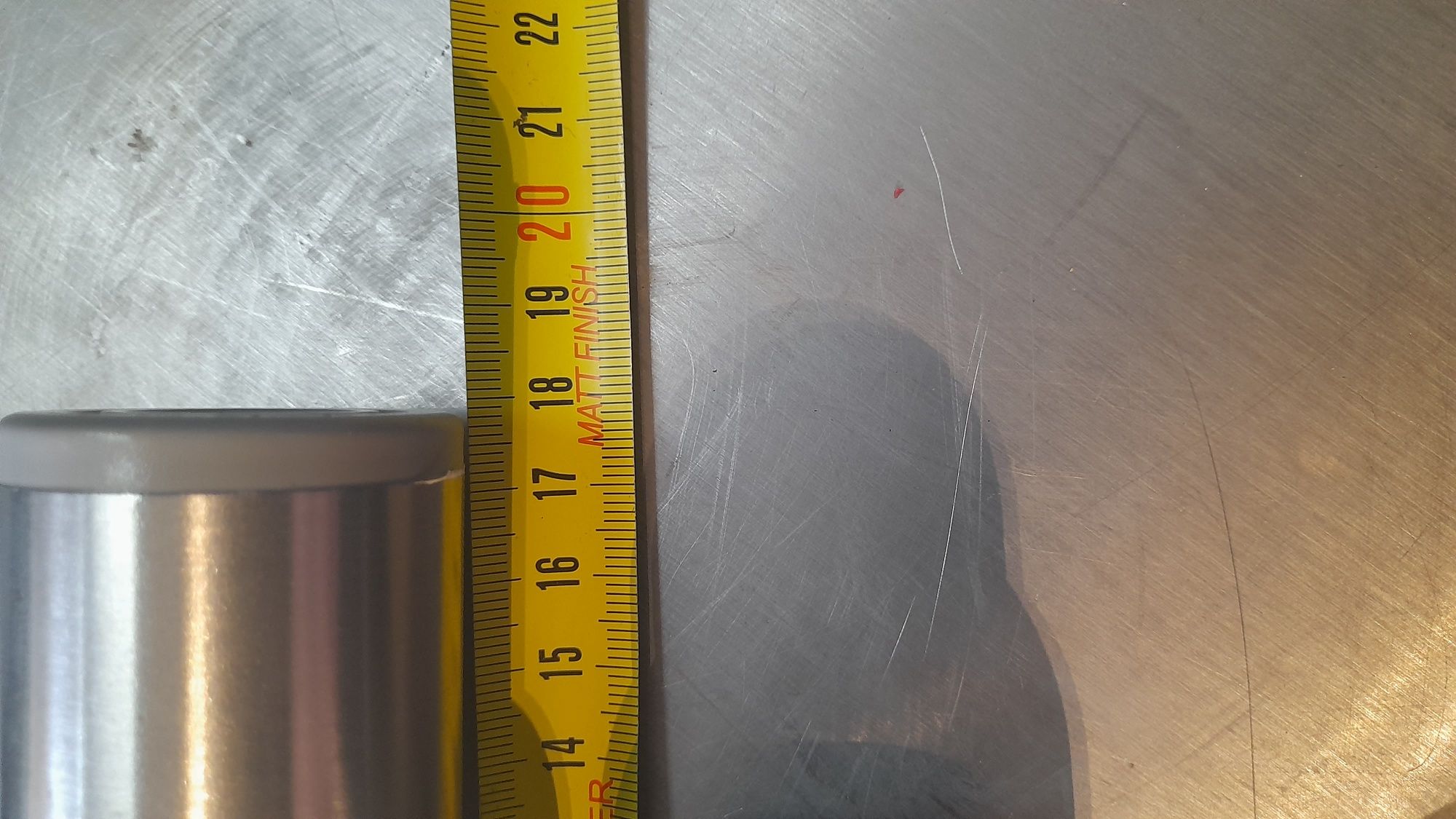 Pés em inox reguláveis