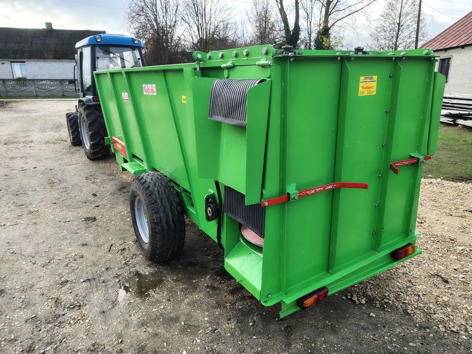 Rozrzutnik obornika sadowniczy/do borówki Wodziński. Używany jak nowy.