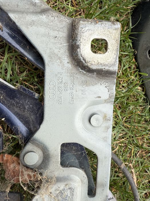 Audi Q5 SQ5 Zawiasy pirotechniczne  Prawy Lewy 80A