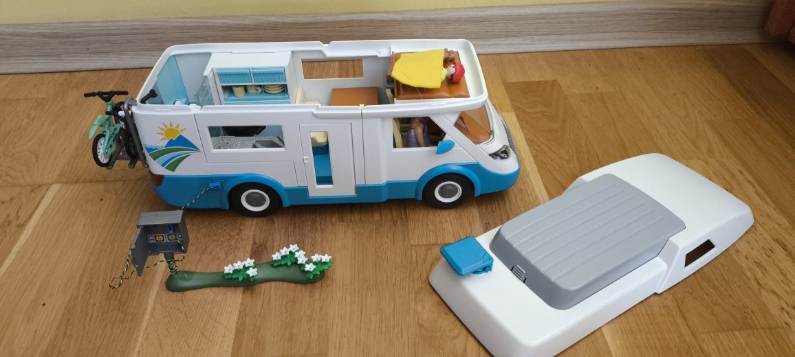 PLAYMOBIL 70088 Rodzinne auto kempingowe