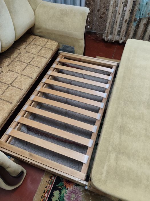 Продам диван в доброму стані.