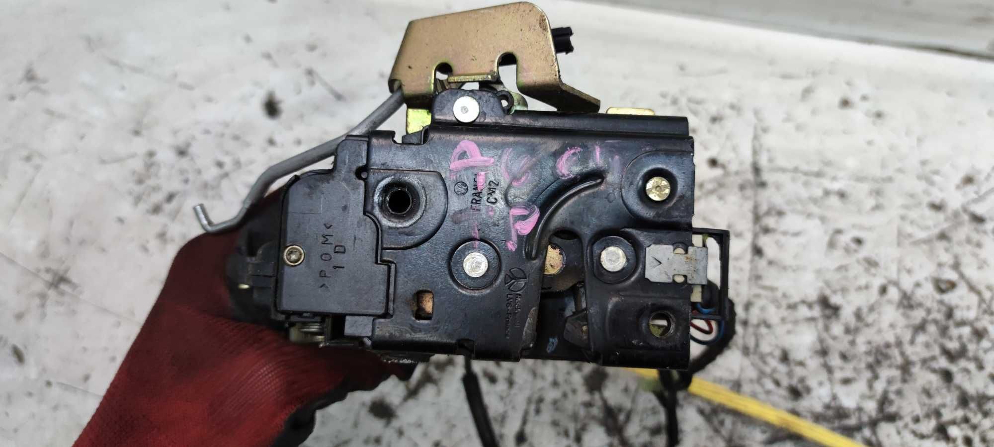 Audi A6 C5 Zamek Drzwi Prawych Tylnych Tył PT
