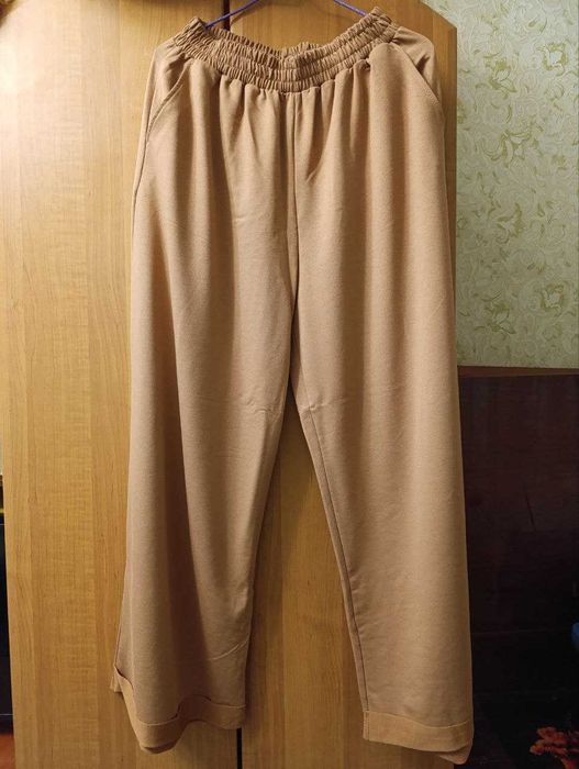 Продам брючный костюм из  трикотажа