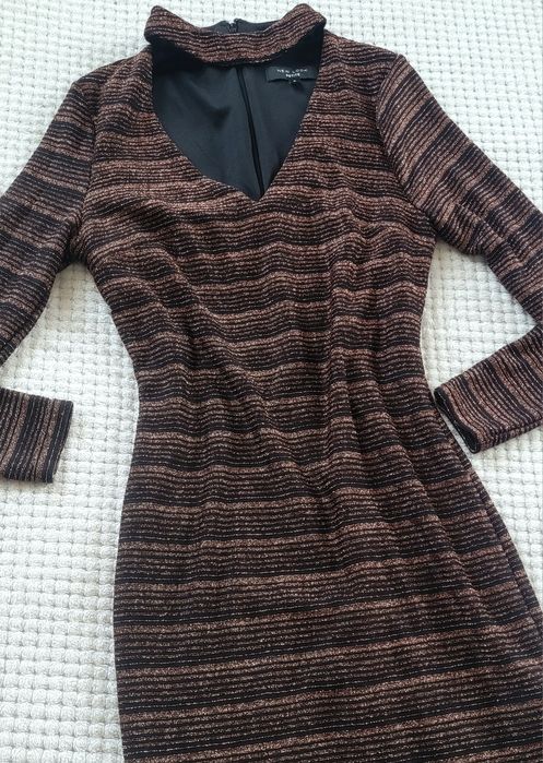 Nowa cudowna efektowna sukienka koktajlowa z świecącą nitka z chokerem