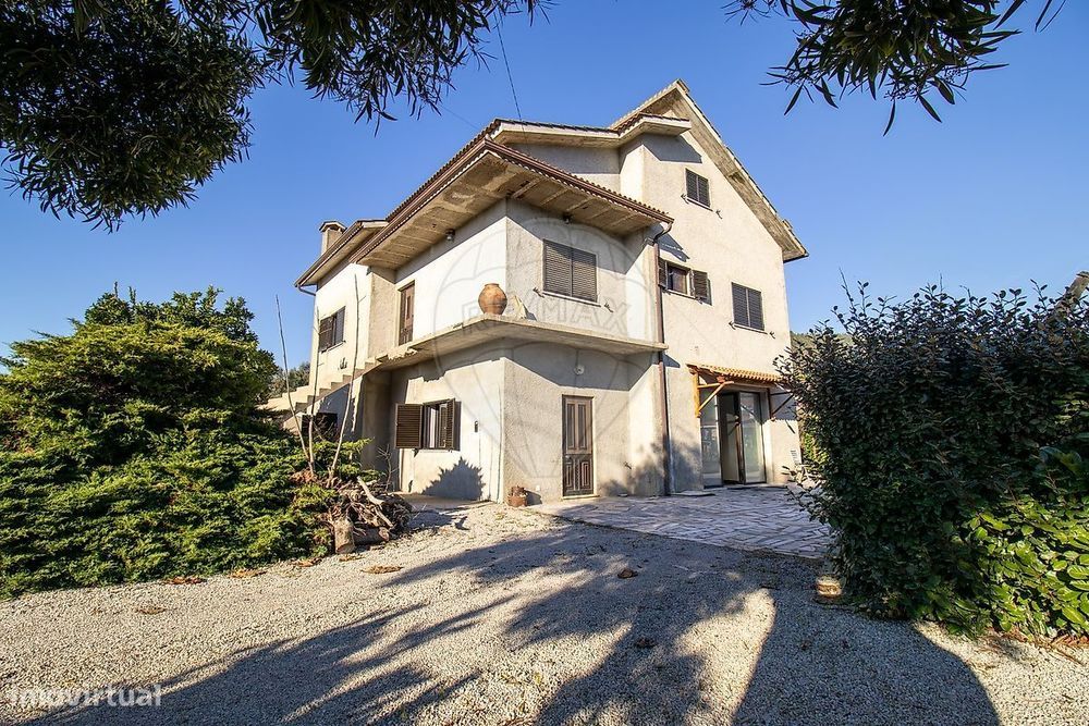 Moradia T4 para venda