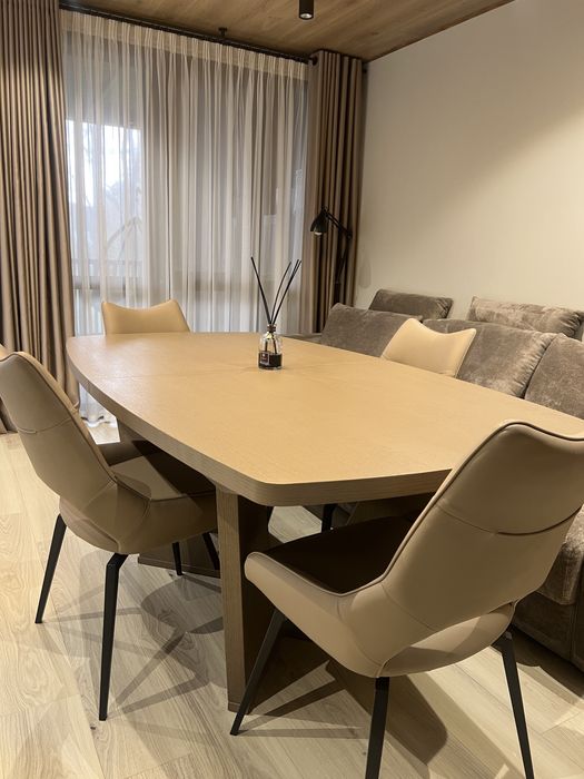 Продам обідній стіл з комплектом крісел