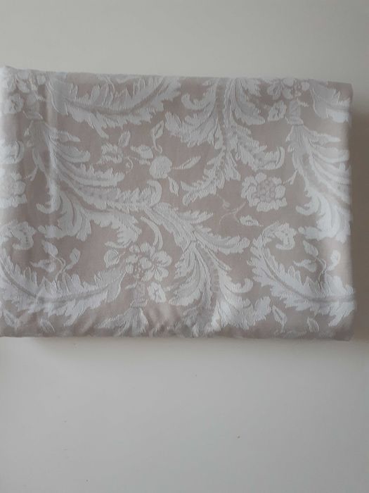 obrus   220 x 140 cm + 2 poszewki na poduszki / komplet
