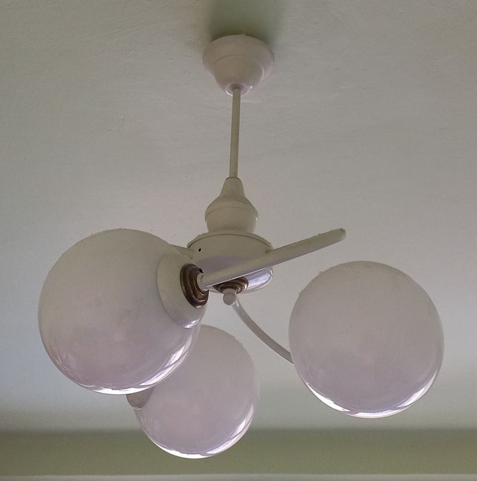 Lampa z trzema kloszami