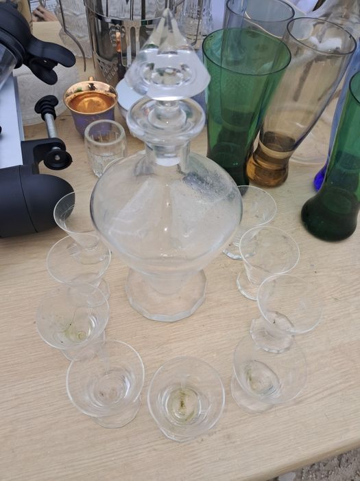 Jarro vidro com dez copos